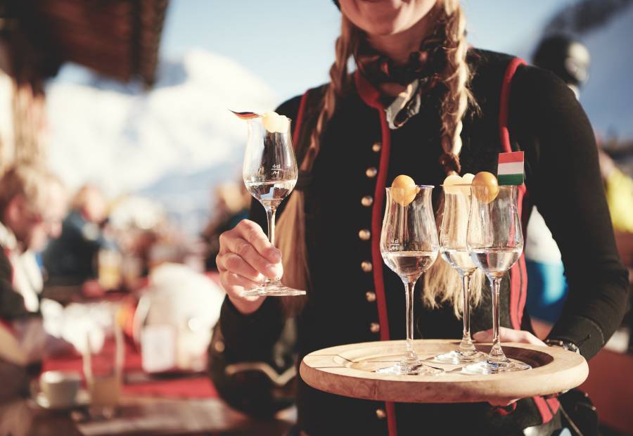 Apply now! - Burg Hotel Oberlech