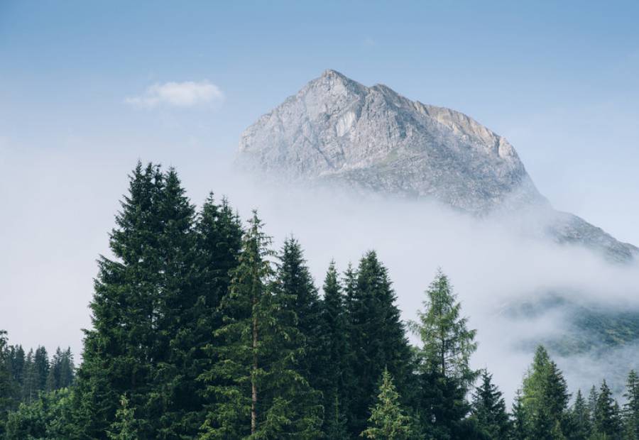 By train and bus to Lech - Burg Hotel Oberlech